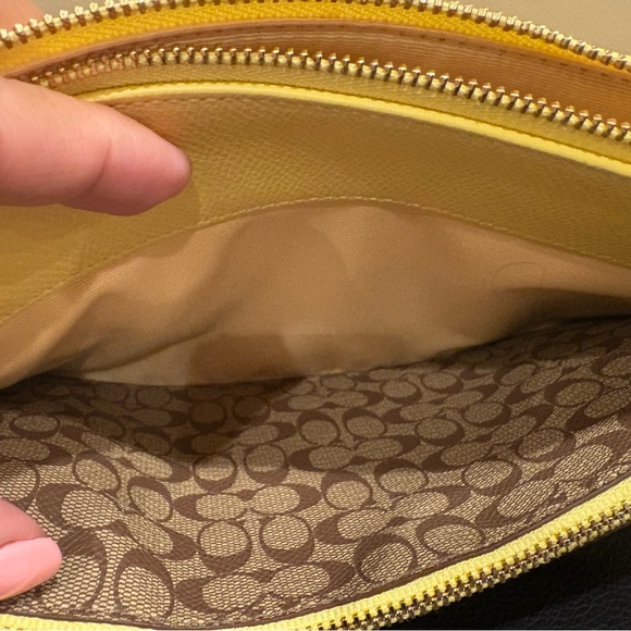Coach Yellow Saffiano Leather
Clutch-C logo Signature Pop Pouch-NWT-Wristlet - Picture 4 of 7